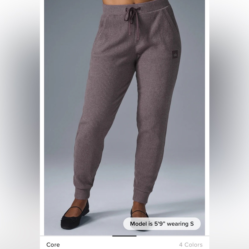 Alo Muse sweatpants in mauve/purple (M)
